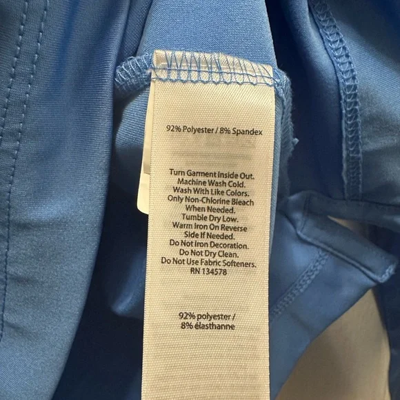 Ladies Vineyard Vines Golf Shirt 
Size Small
Polyester/Spandex - Picture 7 of 7